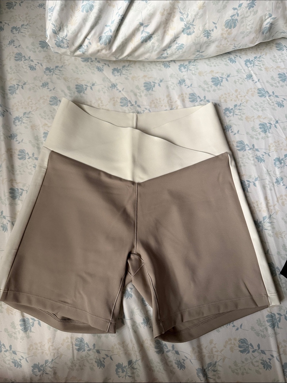 High-Waist Two-Tone Taupe and Cream Women’s Bike Shorts